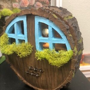 Rustic Light Up Tree Fairy House with Blue Windows 🌳 🧚🏻‍♂️